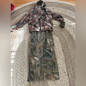 Youth XL Cabelas Camo jacket & overalls, reversible quilted jacket set
